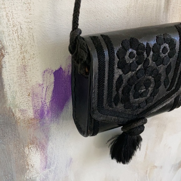 VINTAGE 5” x 5” crossbody bag hand made in Morocco leather, silk embroidered - Picture 14 of 16